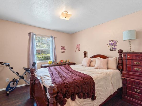 1425  Crockett Street , Garland Texas 75042