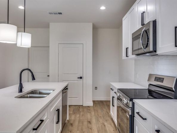 2427  Merlin Street , Dallas Texas 75215