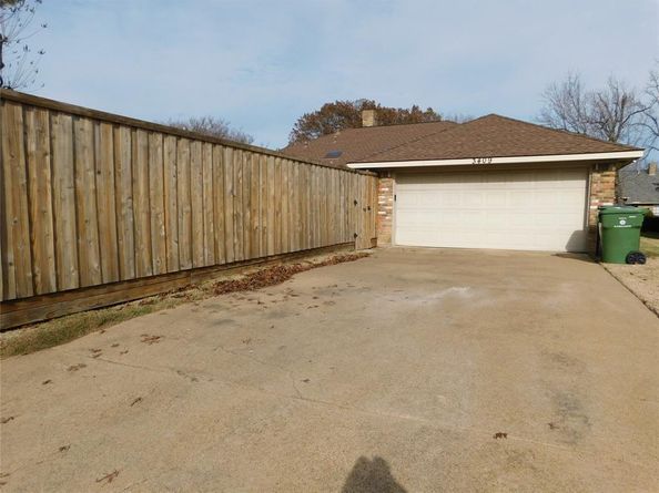 3409  Queenswood Lane , Garland Texas 75040