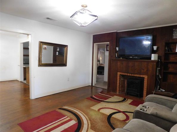 2616  Bowling Green Avenue , Dallas Texas 75216