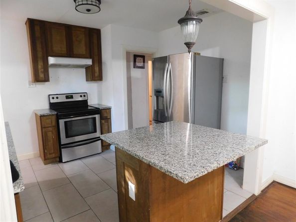2616  Bowling Green Avenue , Dallas Texas 75216