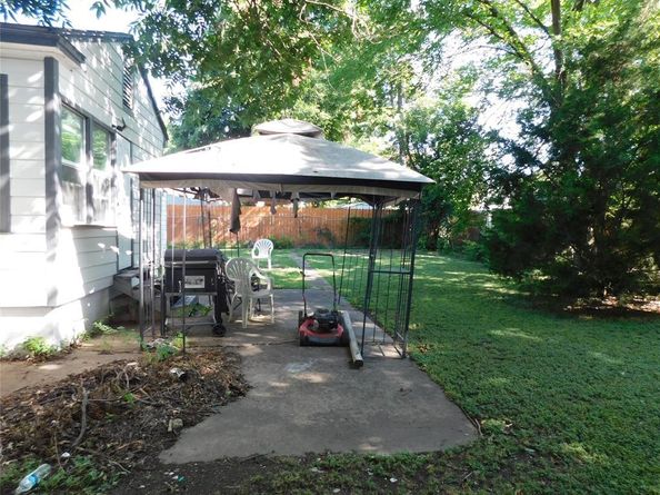 2616  Bowling Green Avenue , Dallas Texas 75216
