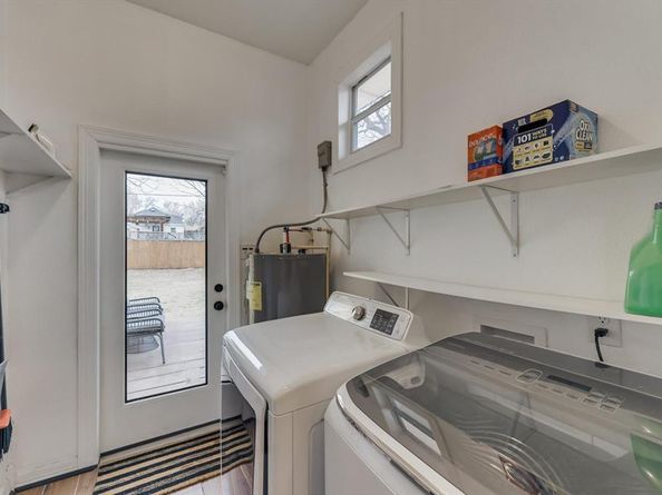 909  Elsbeth Street , Dallas Texas 75208