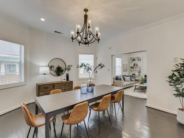 909  Elsbeth Street , Dallas Texas 75208