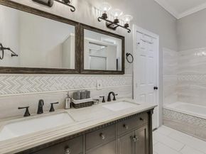 909  Elsbeth Street , Dallas Texas 75208