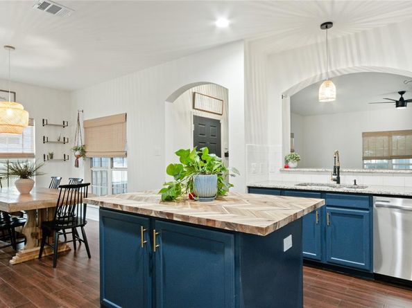1608  Jasmine Trail , Aubrey Texas 76227