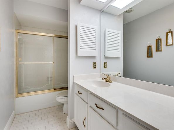 704  Oakwood Trail , Fort Worth Texas 76112