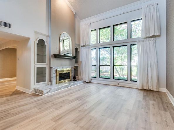 704  Oakwood Trail , Fort Worth Texas 76112