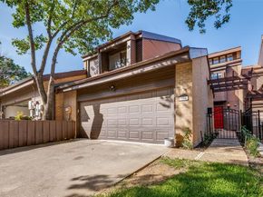 704  Oakwood Trail , Fort Worth Texas 76112