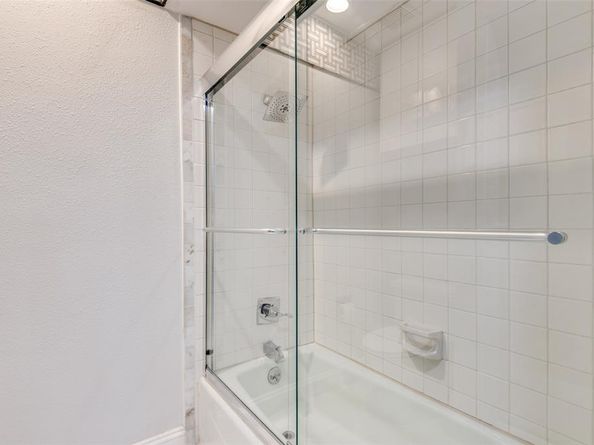 704  Oakwood Trail , Fort Worth Texas 76112