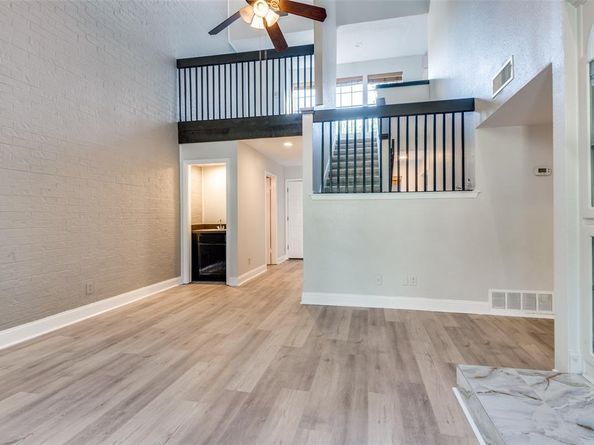 704  Oakwood Trail , Fort Worth Texas 76112