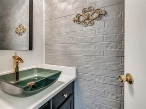 704  Oakwood Trail , Fort Worth Texas 76112