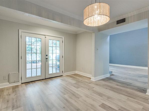 704  Oakwood Trail , Fort Worth Texas 76112