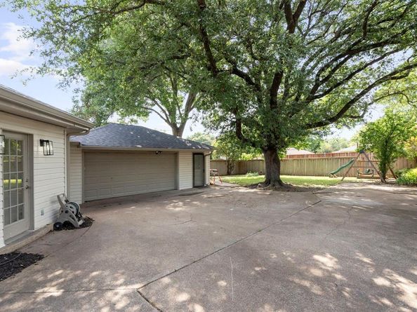 6615  Hialeah Drive , Dallas Texas 75214