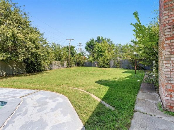 1016  Angela Court , Everman Texas 76140