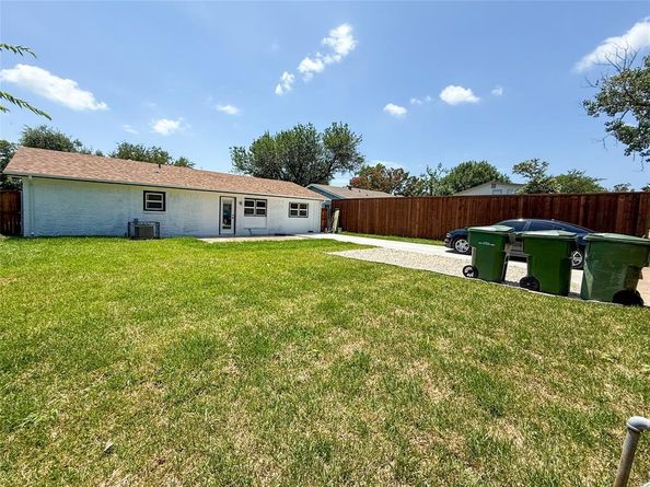 809  longbeach Drive , Garland Texas 75043