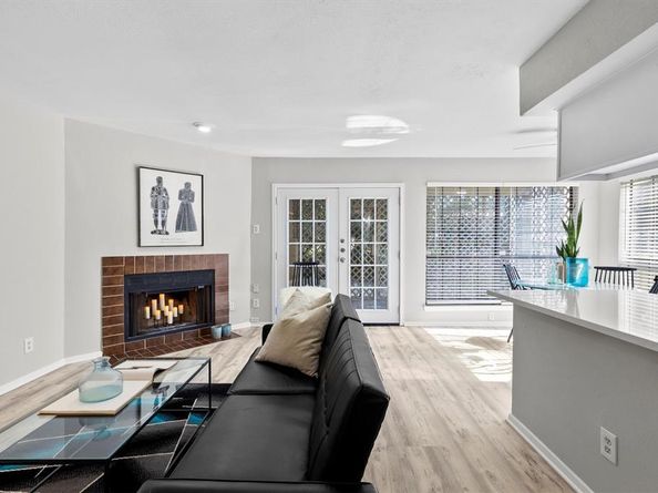 2505  Wedglea Drive  106, Dallas Texas 75211