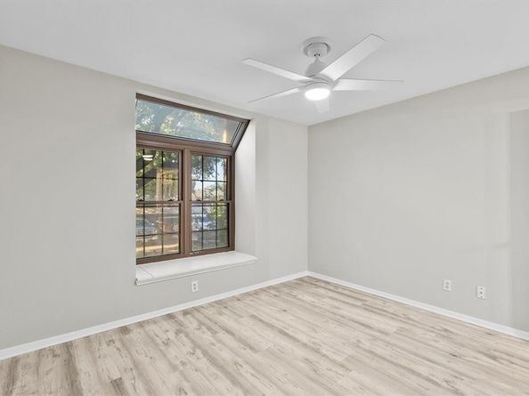 2505  Wedglea Drive  106, Dallas Texas 75211