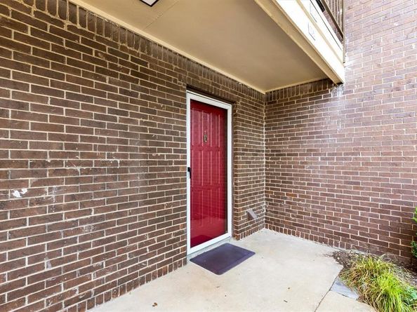 2505  Wedglea Drive  106, Dallas Texas 75211