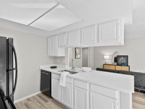 2505  Wedglea Drive  106, Dallas Texas 75211