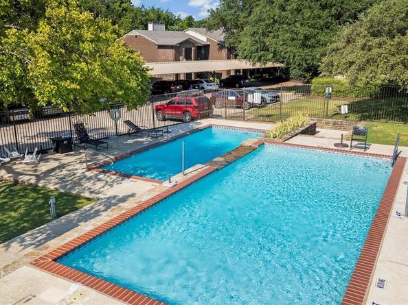 2505  Wedglea Drive  106, Dallas Texas 75211