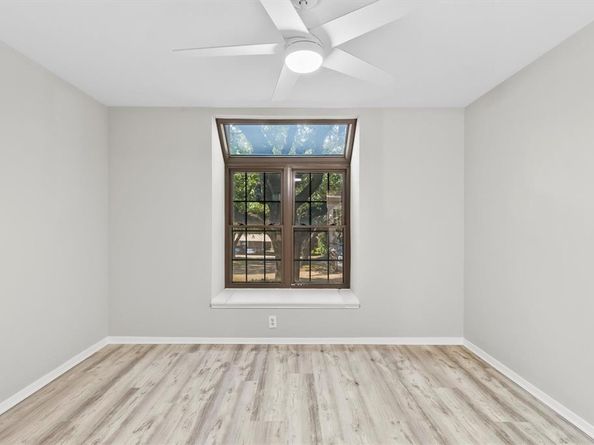 2505  Wedglea Drive  106, Dallas Texas 75211