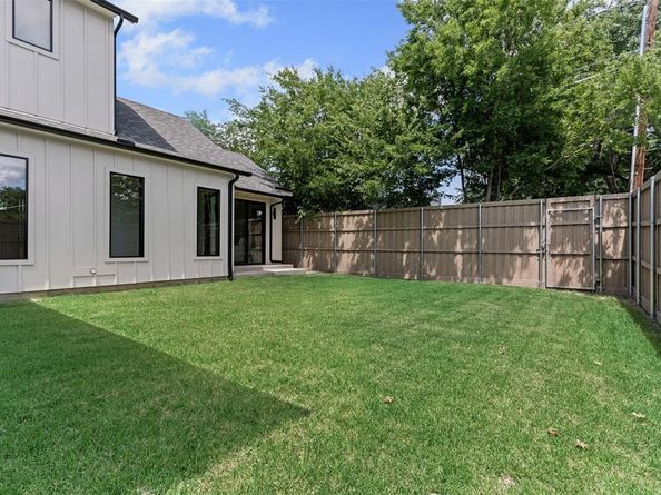 9956  Dresden Drive , Dallas Texas 75220