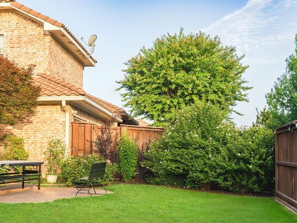 6527  Barcelona  , Irving Texas 75039