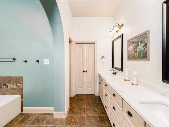 6527  Barcelona  , Irving Texas 75039