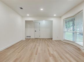 5323  Blaney Way , Dallas Texas 75227