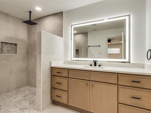 5323  Blaney Way , Dallas Texas 75227
