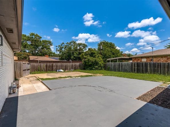 5323  Blaney Way , Dallas Texas 75227