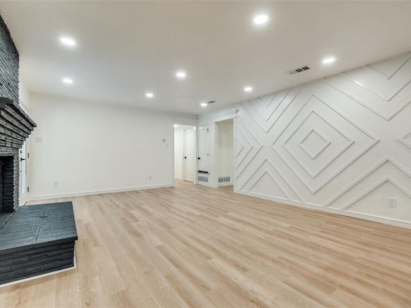 5323  Blaney Way , Dallas Texas 75227