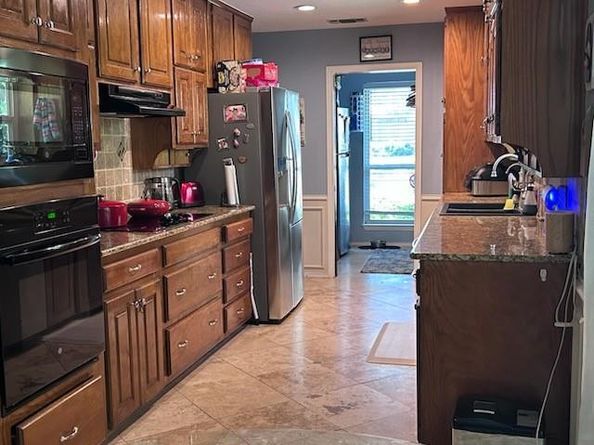 413  Blue Jay Court , Bedford Texas 76021