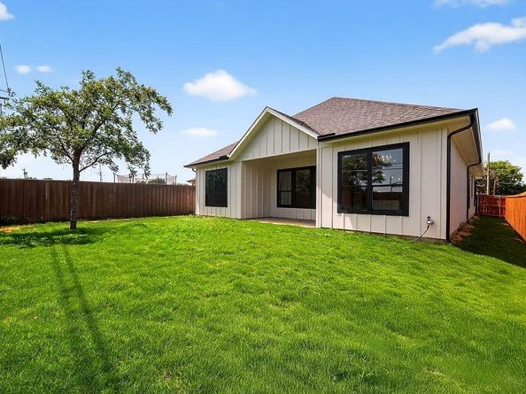 1117  fort worth  , Grand Prairie Texas 75050