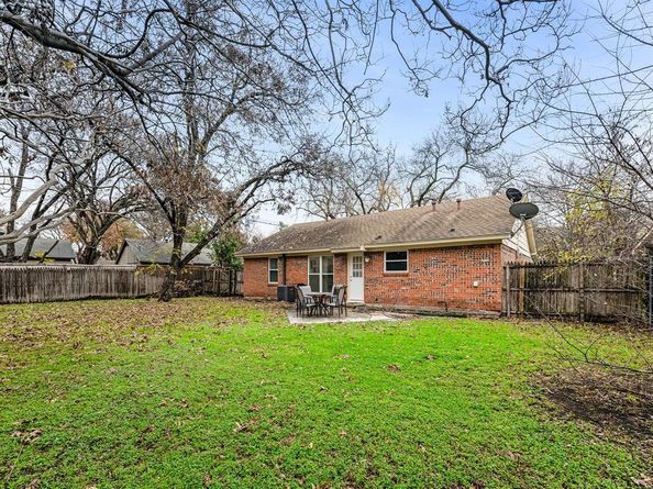3245  Myra Lane , Farmers Branch Texas 75234