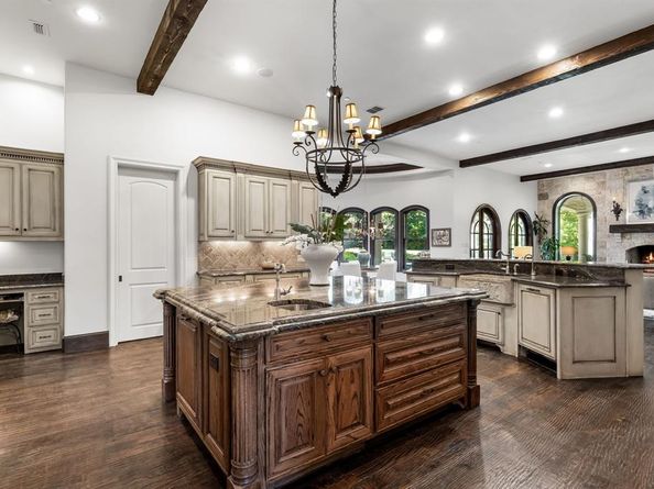 14917  Lake Forest Drive , Addison Texas 75254