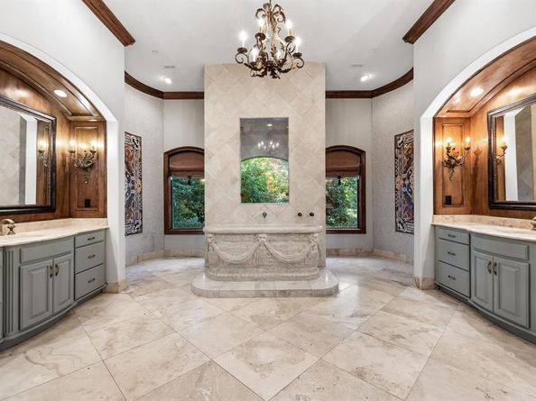 14917  Lake Forest Drive , Addison Texas 75254