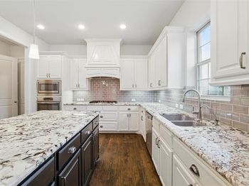 2533  Lady Amide Lane 