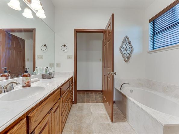 4402  Running Brook Drive , Rowlett Texas 75088
