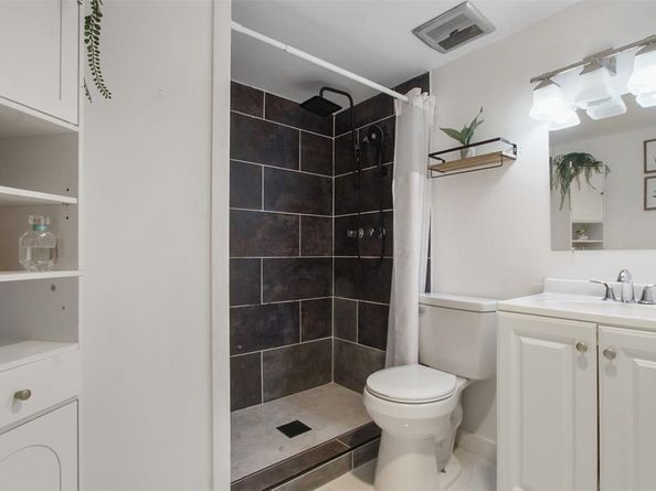 917  Park East Circle , Garland Texas 75043
