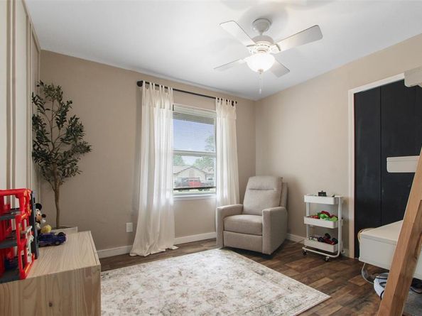 917  Park East Circle , Garland Texas 75043