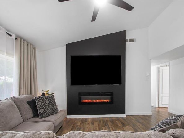 917  Park East Circle , Garland Texas 75043