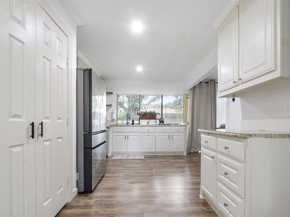 917  Park East Circle , Garland Texas 75043
