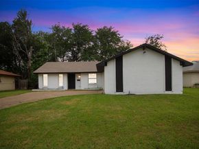 917  Park East Circle , Garland Texas 75043
