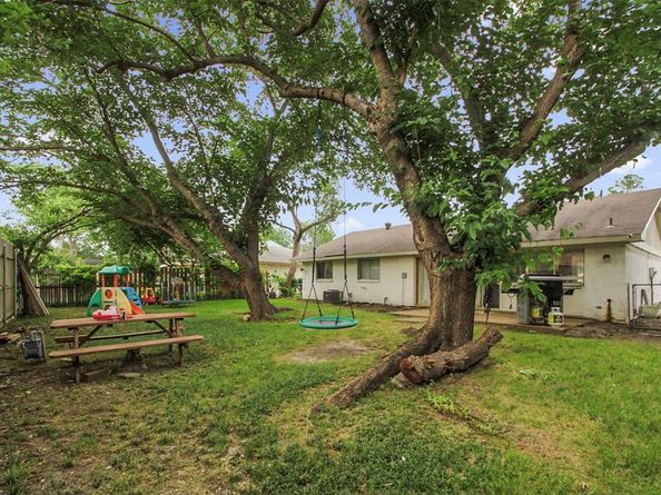 917  Park East Circle , Garland Texas 75043