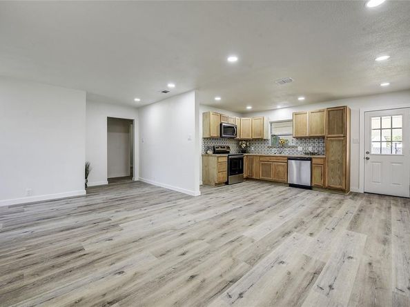 1601  Elizabeth Drive , Garland Texas 75042
