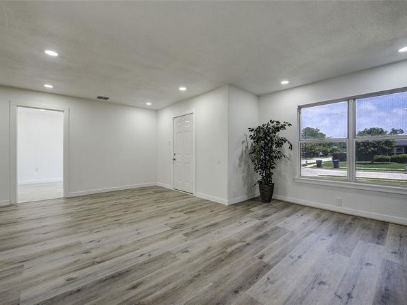 1601  Elizabeth Drive , Garland Texas 75042