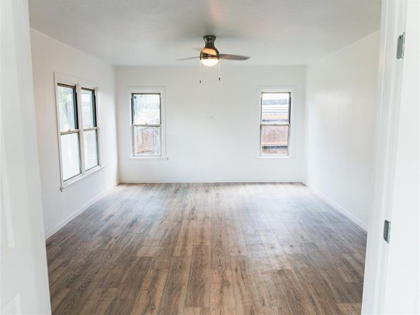 2734  Burchill Road , Fort Worth Texas 76105