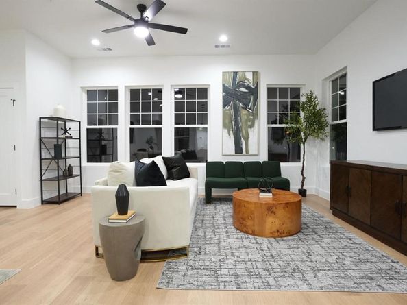 629 N Tyler Street , Dallas Texas 75208